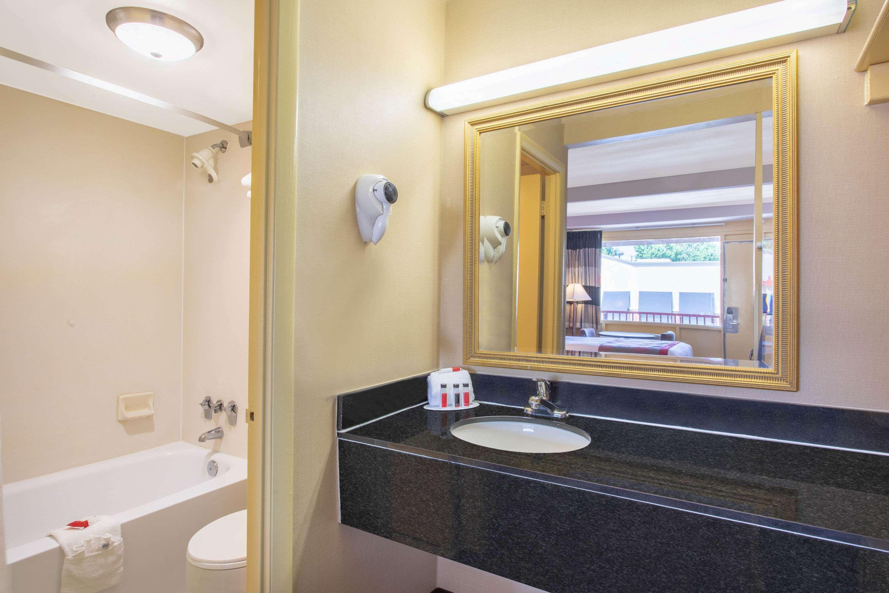 Ramada Limited Cockeysville Esterno foto