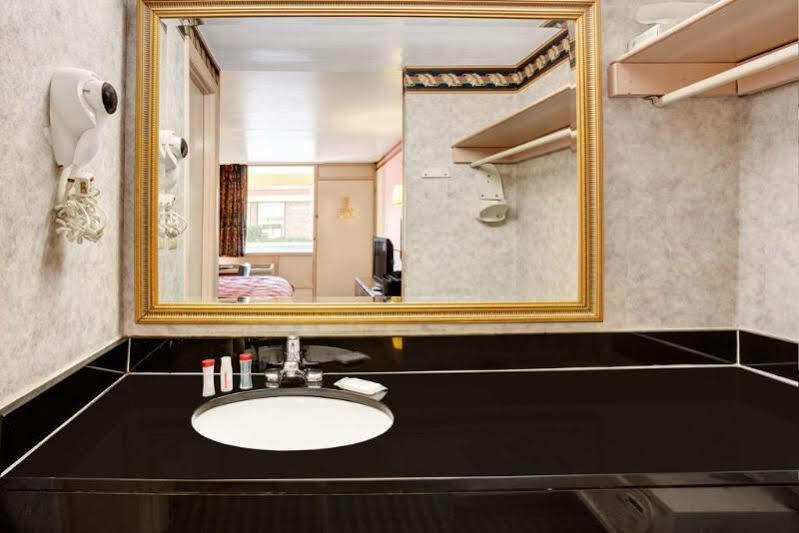 Ramada Limited Cockeysville Esterno foto