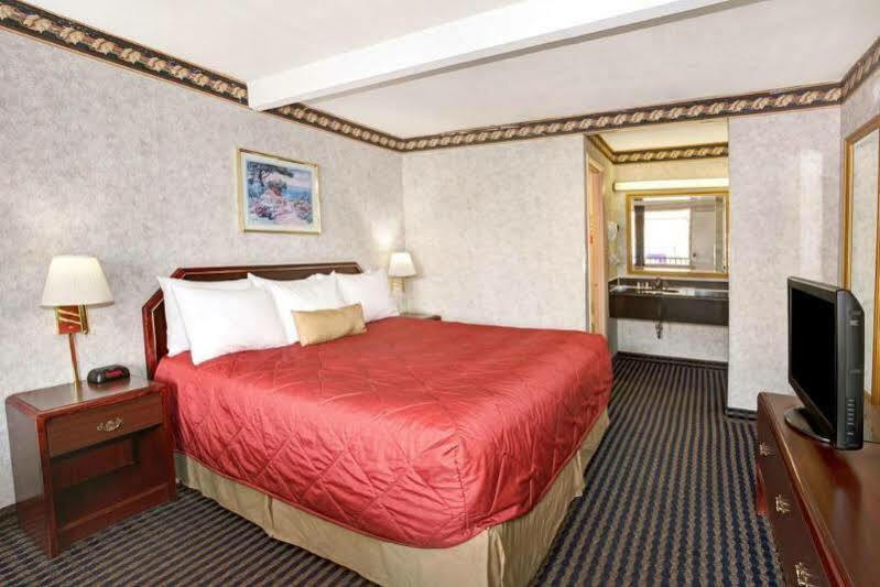 Ramada Limited Cockeysville Esterno foto